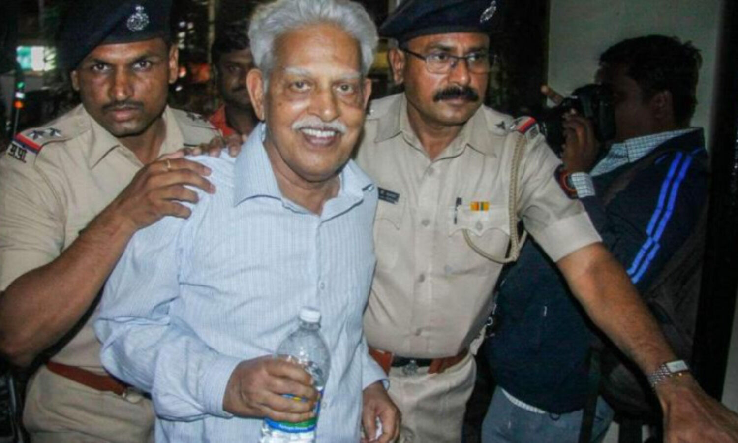 Varavara Rao discharged from hospital in Mumbai