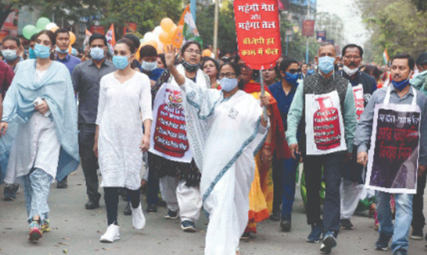 Khela Hobe: Mamata challenges Modi for a one-on-one poll battle