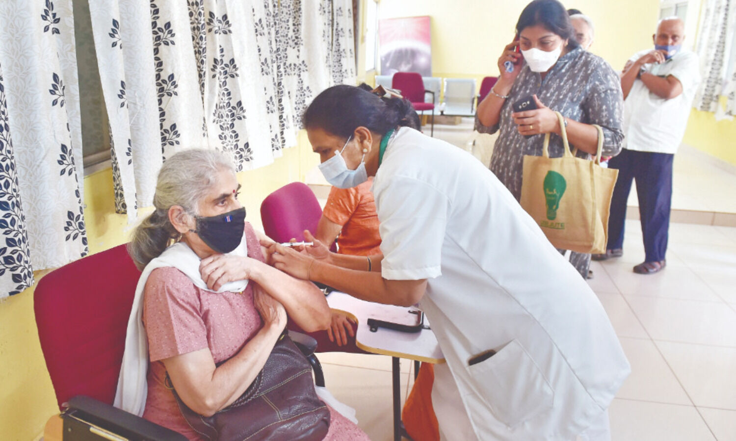 India logs over 18,000 cases for 2nd day in a row, recovery rate drops