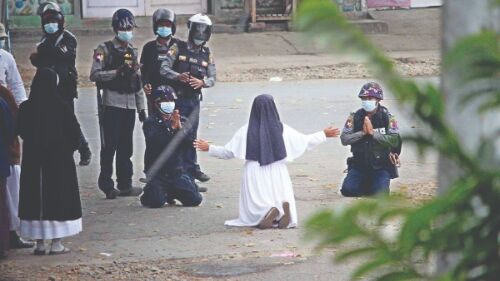 Nun kneels in front of Myanmar police to stop violence Nun kneels in front of Myanmar police to stop violence