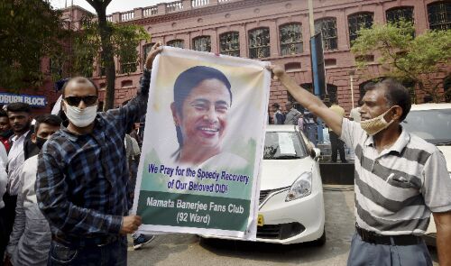 TMC delegation meets EC, demands high-level probe into attack on Mamata TMC delegation meets EC, demands high-level probe into attack on Mamata