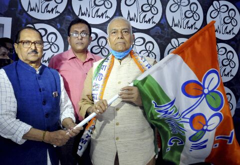 Former union minister Yashwant Sinha joins TMC, says democracy is in peril Former union minister Yashwant Sinha joins TMC, says democracy is in peril