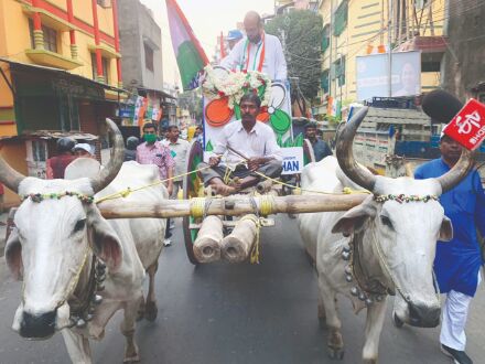 Poll campaign: TMCs Javed Khan holds rally on a bullock cart as mark of protest against spiralling costs of fuel & LPG