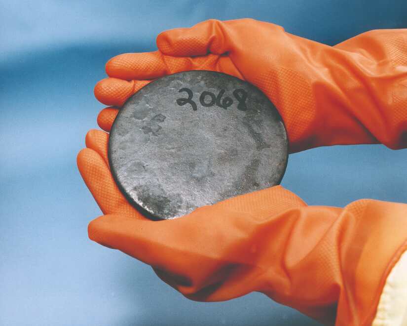 Four held in Nepal for possessing 2.5 kg uranium Four held in Nepal for possessing 2.5 kg uranium
