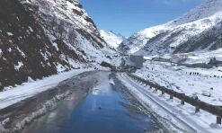 Its a single-day record: 3950 vehicles cross Rohtang Tunnel Its a single-day record: 3950 vehicles cross Rohtang Tunnel