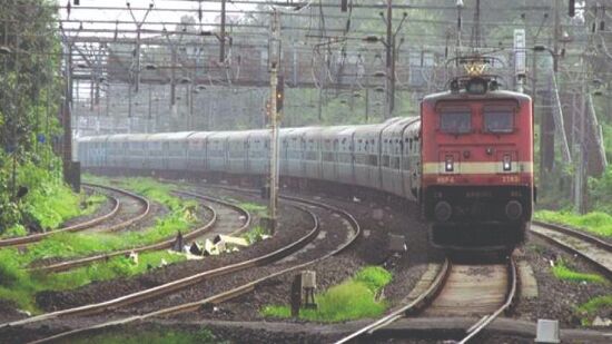 SER services disrupted as trains pantograph breaks in Howrah