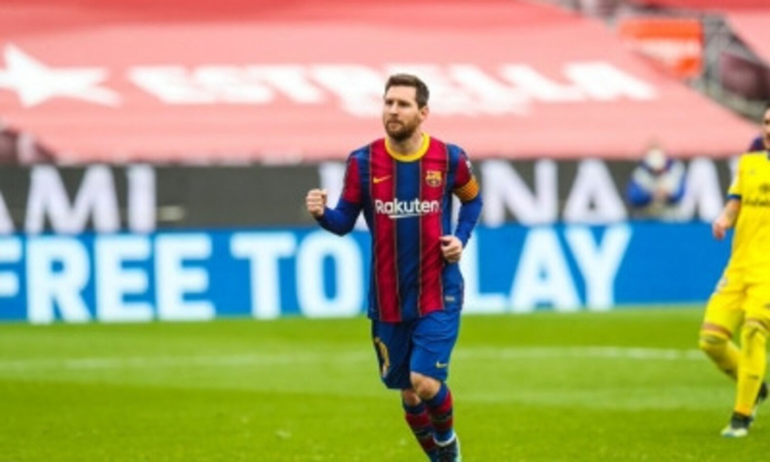 Messi scores twice as Barca move within 4 of Atletico