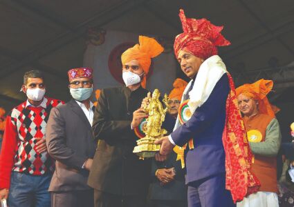 CM hints at declaring containment zones as Covid cases rise in HP CM hints at declaring containment zones as Covid cases rise in HP