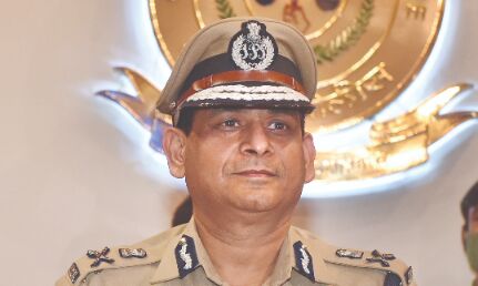 Param Bir Singh shunted out, Hemant Nagrale takes over as Mumbai Police Commissioner Param Bir Singh shunted out, Hemant Nagrale takes over as Mumbai Police Commissioner