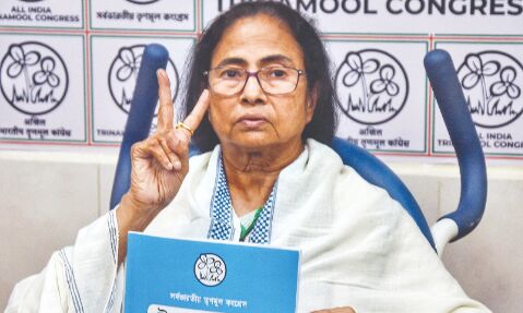 Mamata promises minimum income, student credit card with Rs 10L limit