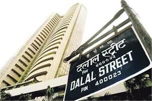 Bull bites dust on 5th day as BSE falls 585 pts; NSE below 14,600 Bull bites dust on 5th day as BSE falls 585 pts; NSE below 14,600