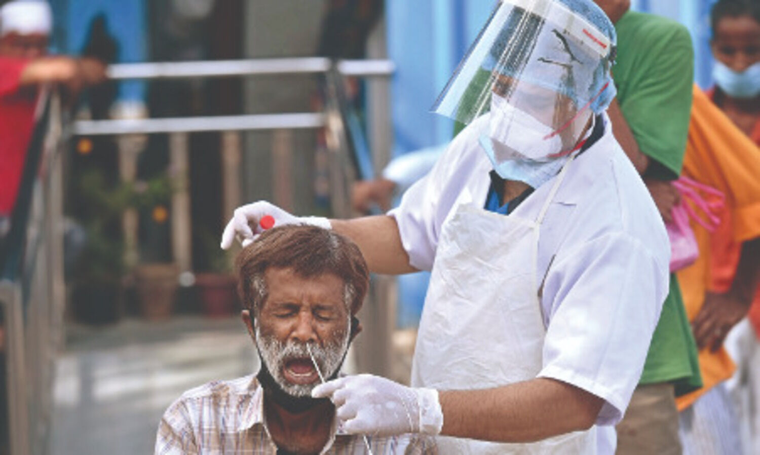 Over 800 cases in Delhi for 2nd day