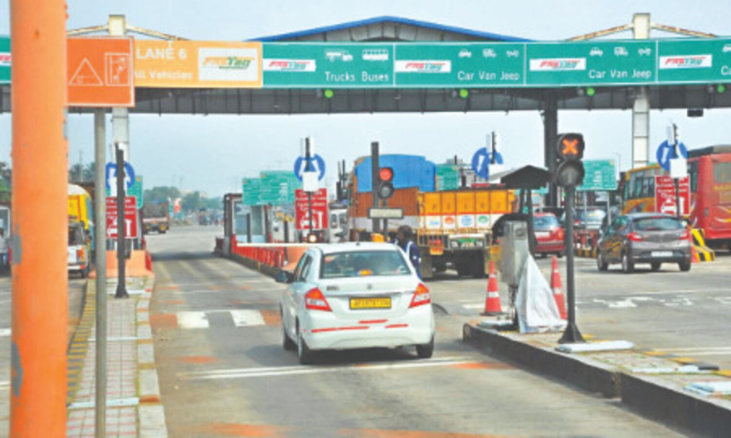 Average daily FASTag mop-up crosses `100 cr mark: Gadkari