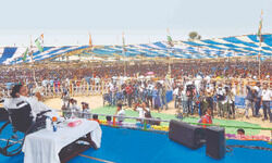 Seal borders, Govt of India vehicles distributing money, says Mamata