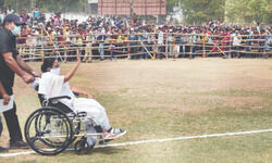 Catch BJP supporters giving cash red-handed & get a job