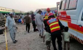 6 killed in Pakistan road accident 6 killed in Pakistan road accident