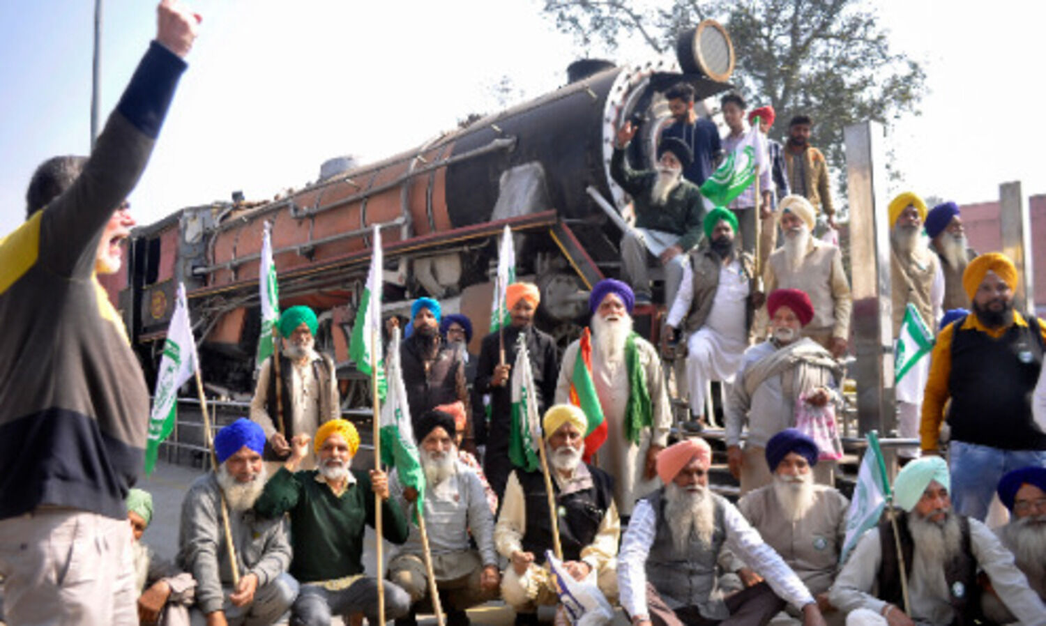 Bharat bandh: Farmers block roads, squat on railway tracks in Punjab, Haryana; partial response elsewhere