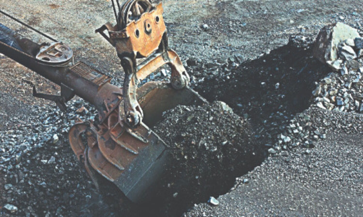 Indias coal import drops 13.6% in April-Feb FY2021