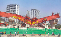 Slab on Dwarka E-way flyover collapses, 3 hurt Slab on Dwarka E-way flyover collapses, 3 hurt