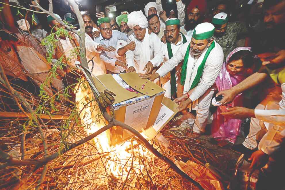 Capital set for a muted Holi as Delhi govt, police call for celebrations at home Capital set for a muted Holi as Delhi govt, police call for celebrations at home