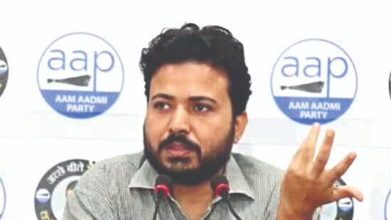 AAP claims BJP members attacked MCD official trying to stop illegal construction AAP claims BJP members attacked MCD official trying to stop illegal construction