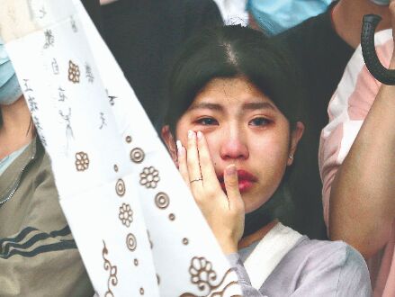 Taiwan prosecutors seek arrest in deadly train crash that killed 50 Taiwan prosecutors seek arrest in deadly train crash that killed 50