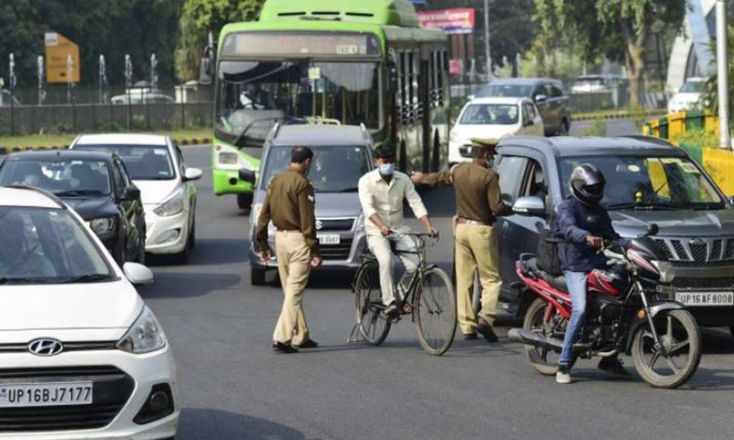 Delhi records minimum temperature of 14 degrees Celsius Delhi records minimum temperature of 14 degrees Celsius