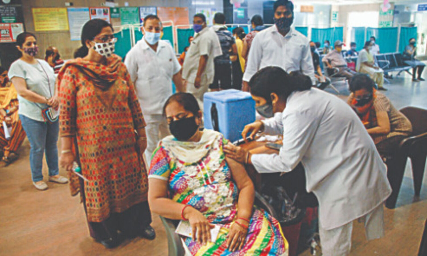 Delhi looking to start vaccinating those below 45 by Apr 15: Sources