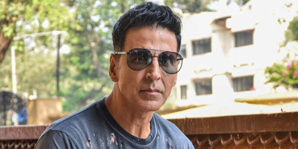 Akshay Kumar tests positive for COVID-19, under home quarantine Akshay Kumar tests positive for COVID-19, under home quarantine
