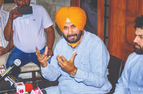 Direct payment to farmers: Sidhu claims Centre wants to destroy mandi system Direct payment to farmers: Sidhu claims Centre wants to destroy mandi system
