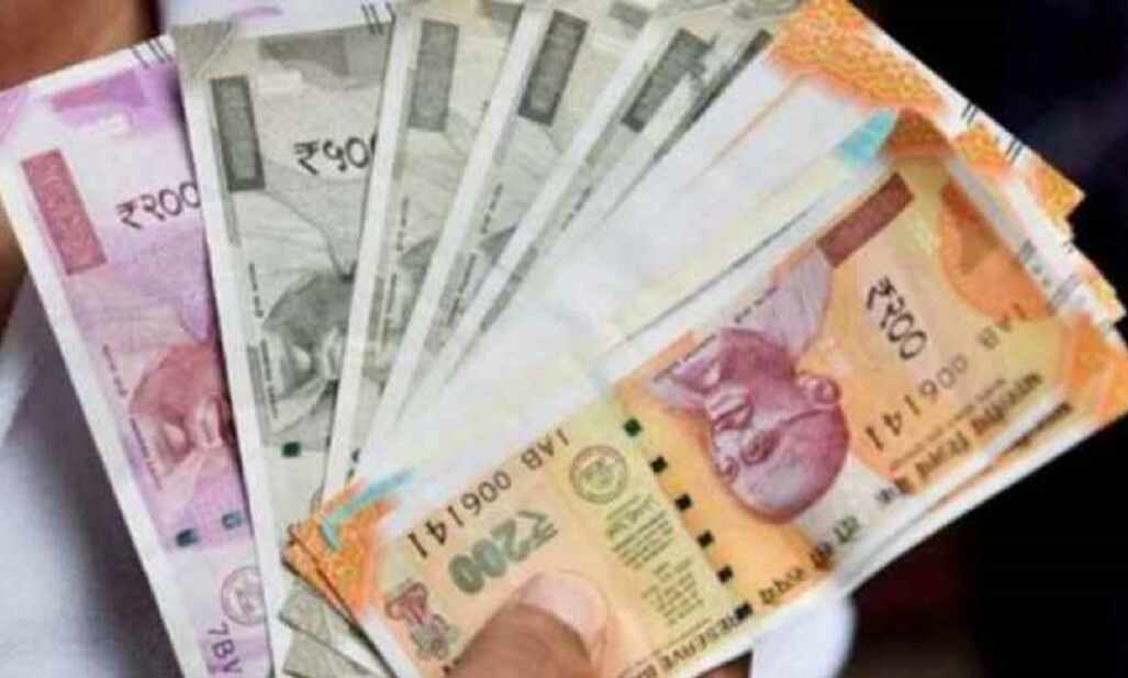 Rupee slumps 31 paise to 73.43 against USD in early trade