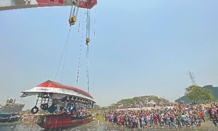 At least 27 dead as launch capsizes after collision At least 27 dead as launch capsizes after collision
