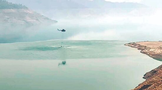 IAF helicopters begin firefighting operations in Uttarakhand IAF helicopters begin firefighting operations in Uttarakhand