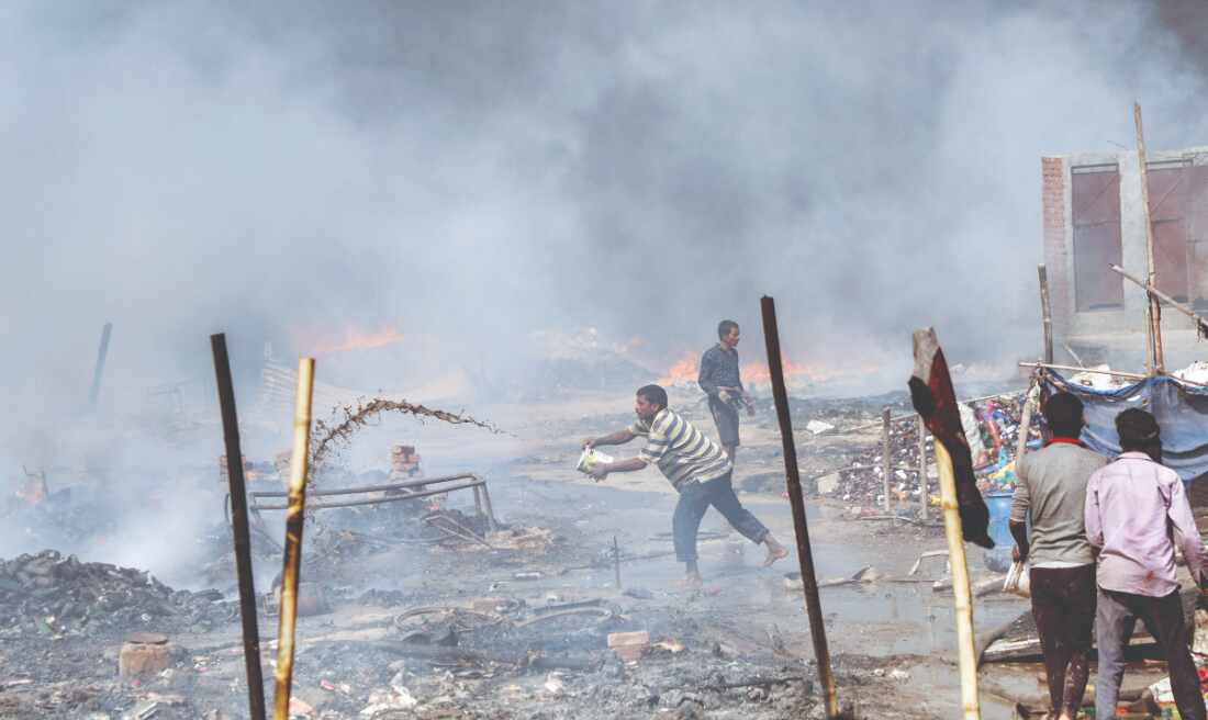 Noida: 2 minor girls dead, around 500 shanties gutted in fire Noida: 2 minor girls dead, around 500 shanties gutted in fire