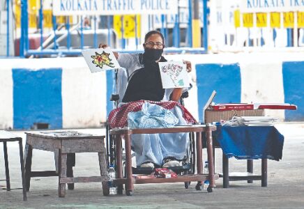 Sans words, signs or crowd: Mamatas Satyagraha paints a rare scene
