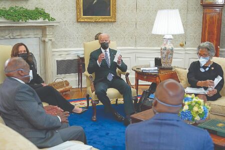 Biden says pause on J&J shots shows govt putting safety 1st Biden says pause on J&J shots shows govt putting safety 1st