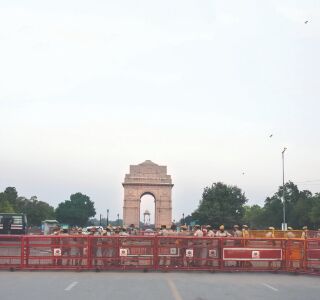 Weekend curfew in Delhi; essential services allowed Weekend curfew in Delhi; essential services allowed