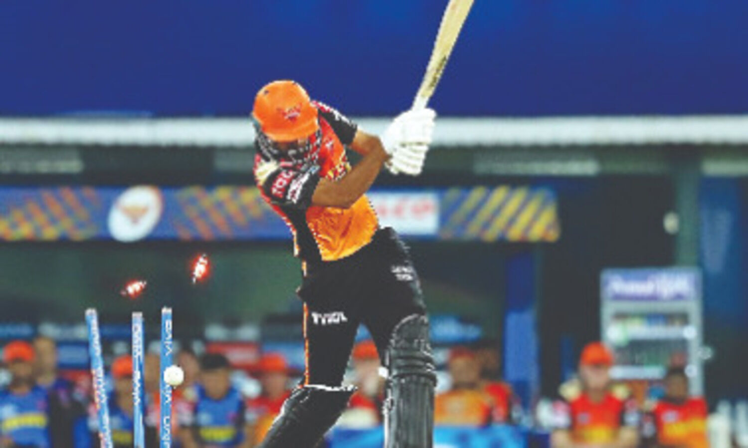 Mumbai Indians eclipse Sun on Hyderabad with 13 run win