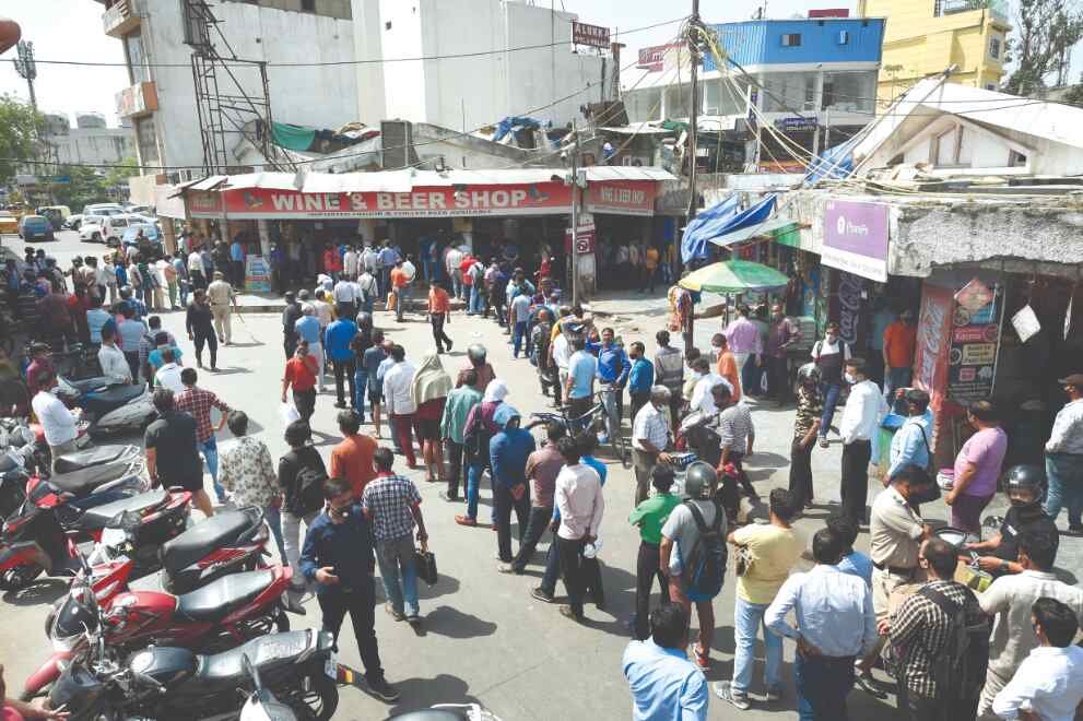 Markets, shops flooded as  tipplers queue to stock up