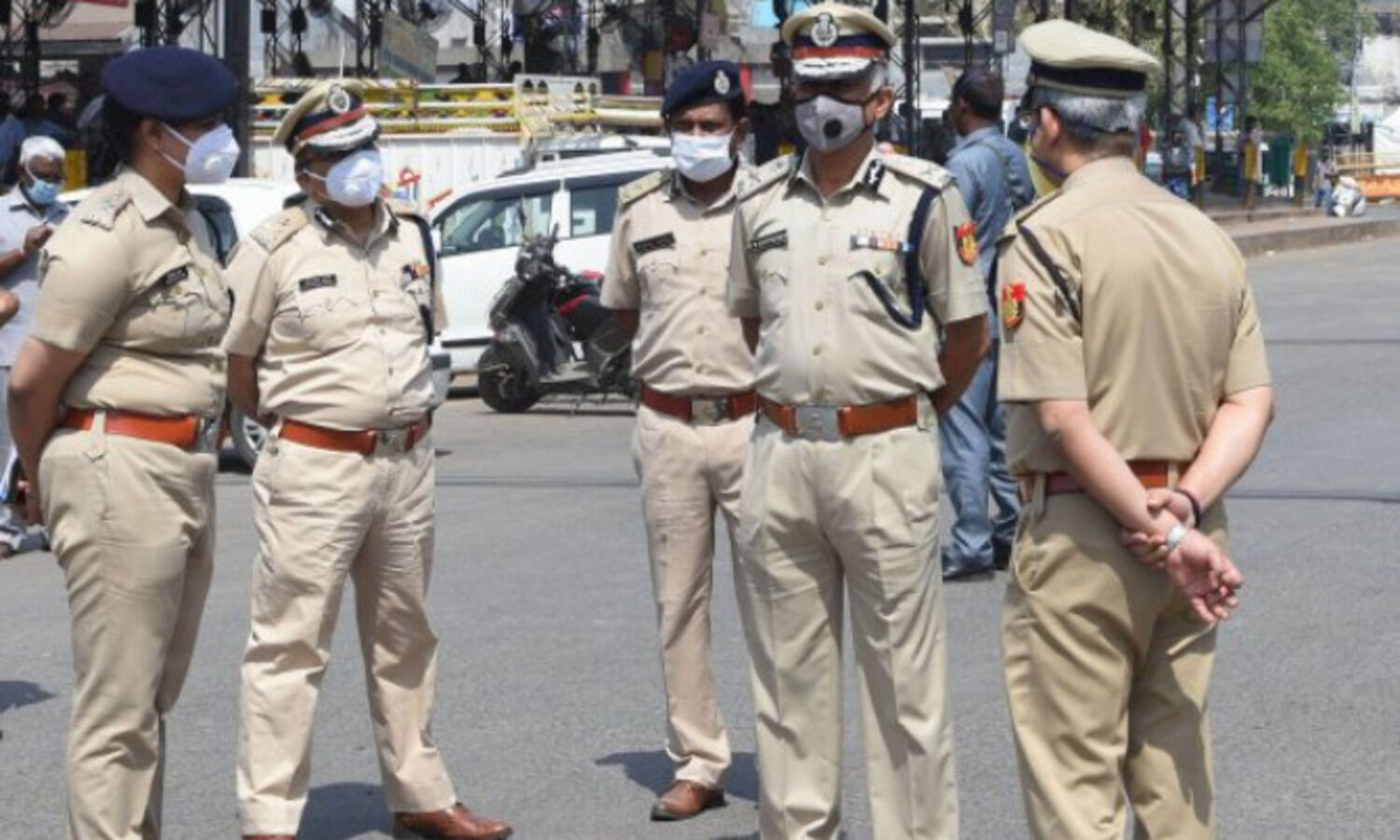 Delhi Police creates green corridor for tankers carrying oxygen to COVID-19 hospital