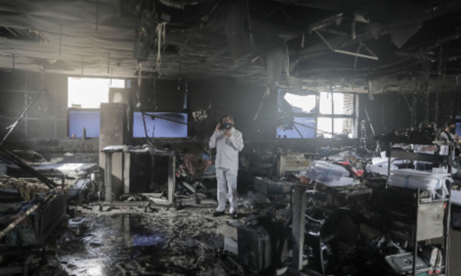 Maha: 15 patients die in fire at Virar Covid hospital