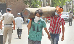 Day 4 of oxygen crisis brings city hospitals to their knees Day 4 of oxygen crisis brings city hospitals to their knees