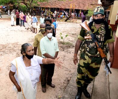 Bengal polls: Stray violence marks first half of seventh phase poll, voter turnout 37 pc till 11 am Bengal polls: Stray violence marks first half of seventh phase poll, voter turnout 37 pc till 11 am