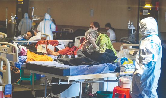 O2 reaches hospitals but non-availability of beds leave patients helpless in Capital