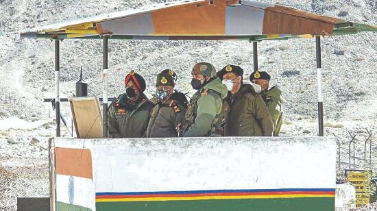 Army Chief visits Ladakh, Siachen Army Chief visits Ladakh, Siachen