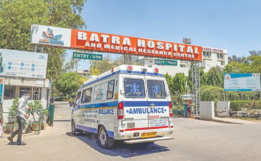 Batra hosp runs out of oxygen, 12 dead, including doc; grief & chaos outside