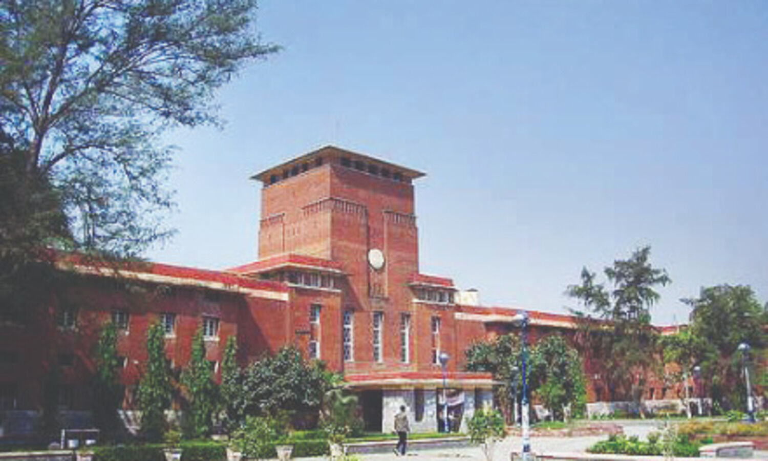 DU defers final year exams amid  rising cases
