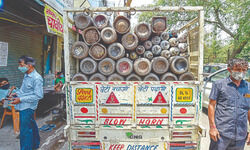 Four patients die waiting for conman to  deliver oxygen concentrators, probe on