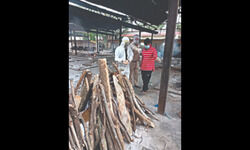 True hero: Cop postpones daughters wedding, helps cremate bodies at Lodhi Road crematorium True hero: Cop postpones daughters wedding, helps cremate bodies at Lodhi Road crematorium