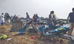 5 dead, 4 hurt after truck hits auto & bike